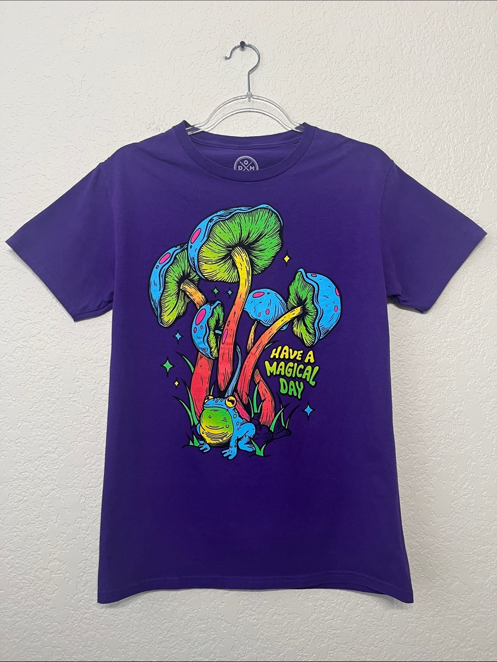 DOM Men’s Small Y2K Purple Neon Have A Magical Day Graphic T-Shirt